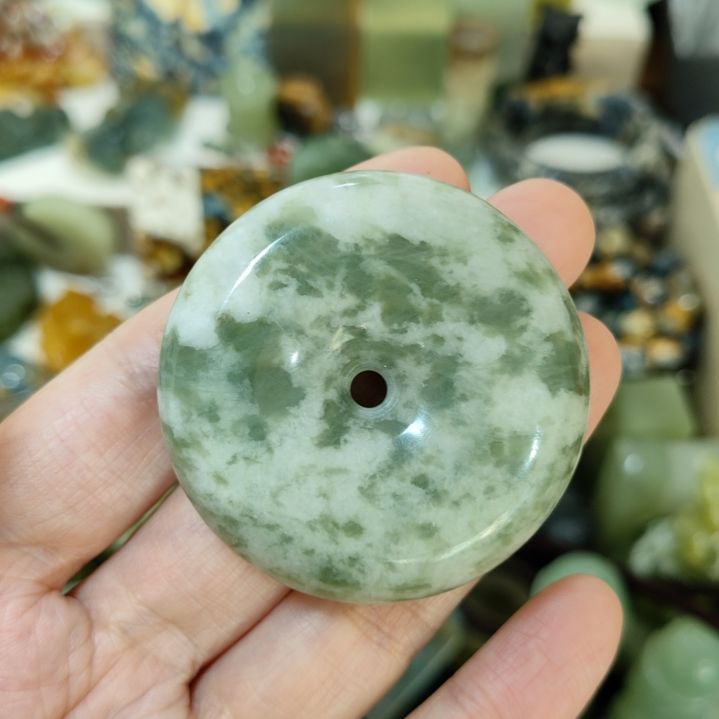 岫玉未镶嵌平安扣