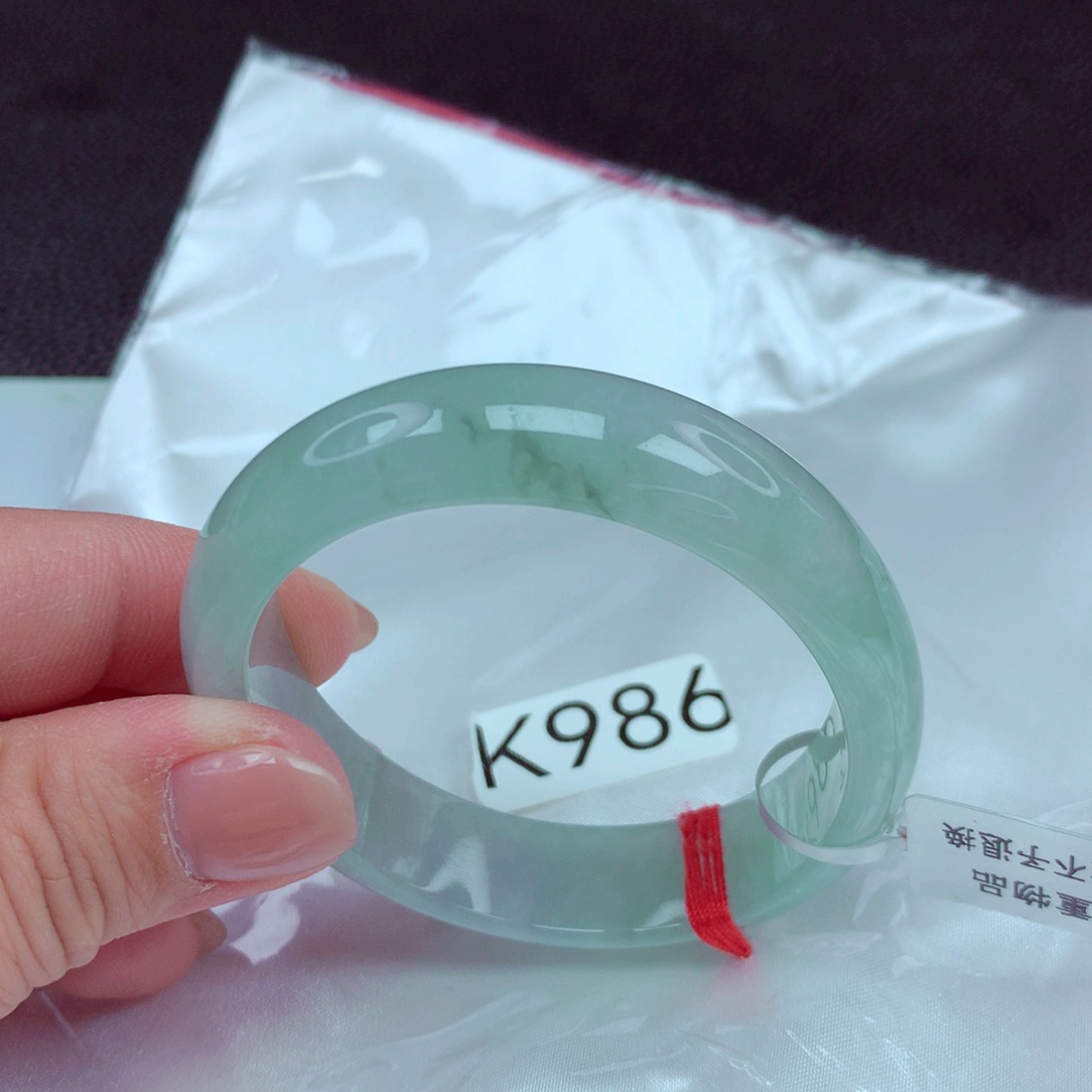 翡翠手镯未镶嵌手镯88