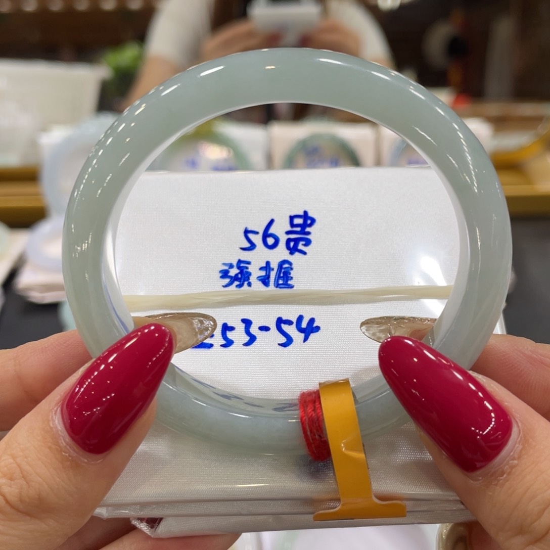 翡翠手镯未镶嵌翡翠