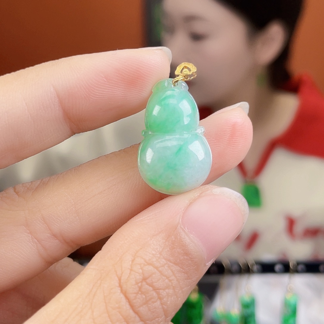 翡翠18K金镶嵌耳饰
