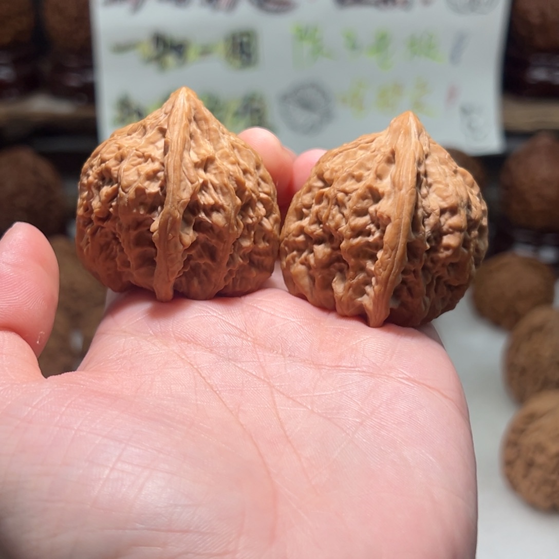 •***•文玩核桃吊坠火焰马蹄