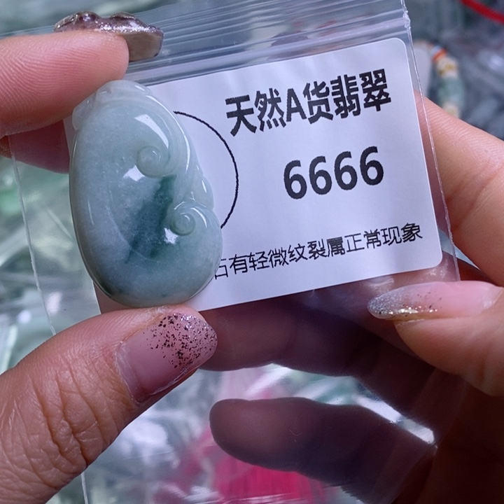 翡翠颈饰未镶嵌吊坠