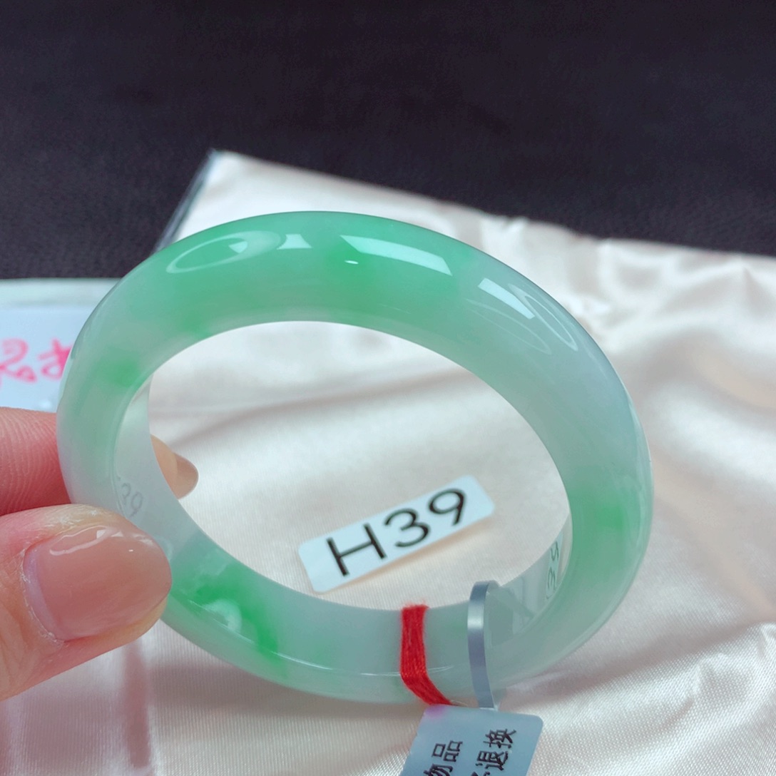 翡翠手镯未镶嵌手镯88