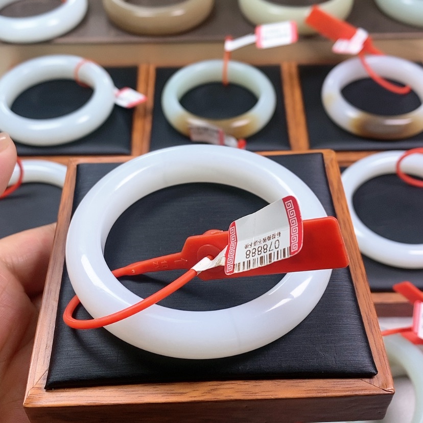 【闪购商品】和田玉手镯未镶嵌和田玉羊脂白57