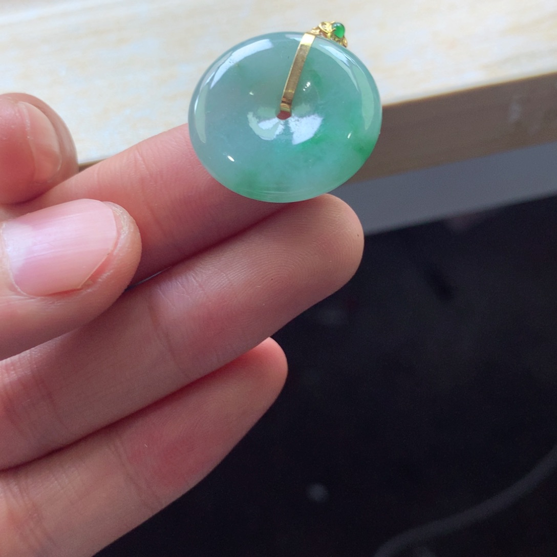 翡翠颈饰18K金镶嵌吊坠