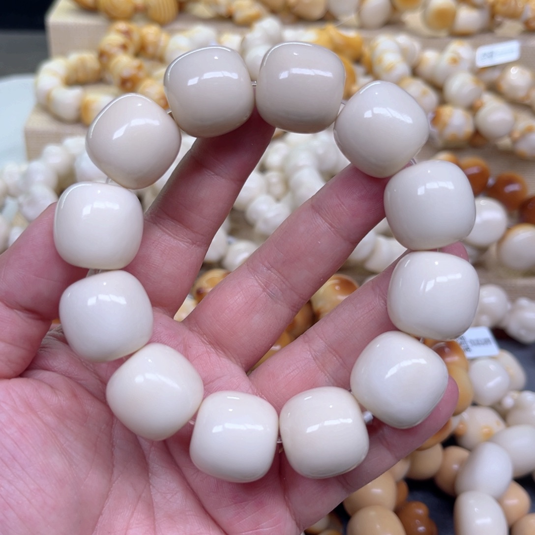 菩提根/象牙果手串瓷白桶珠瑕5-24-112