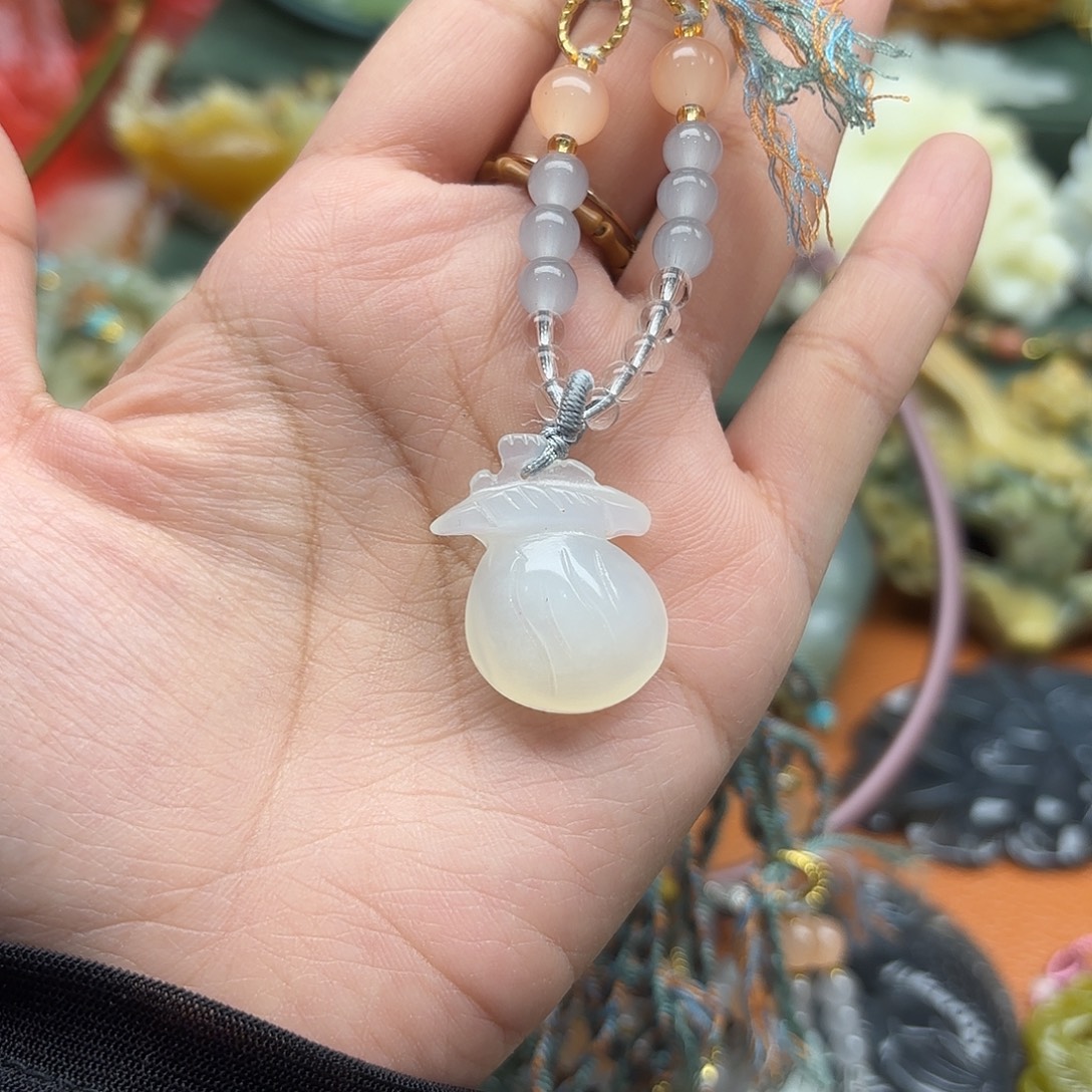 蛇纹石玉未镶嵌吊坠