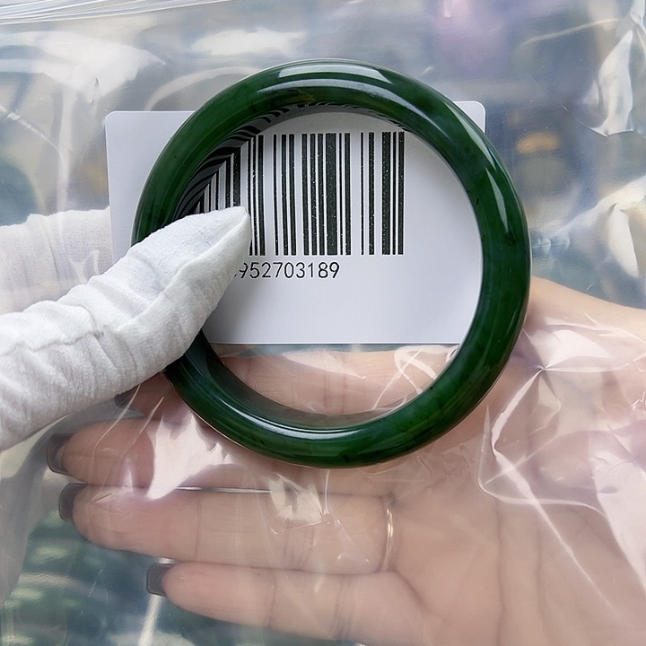 和田玉未镶嵌手镯微瑕6364