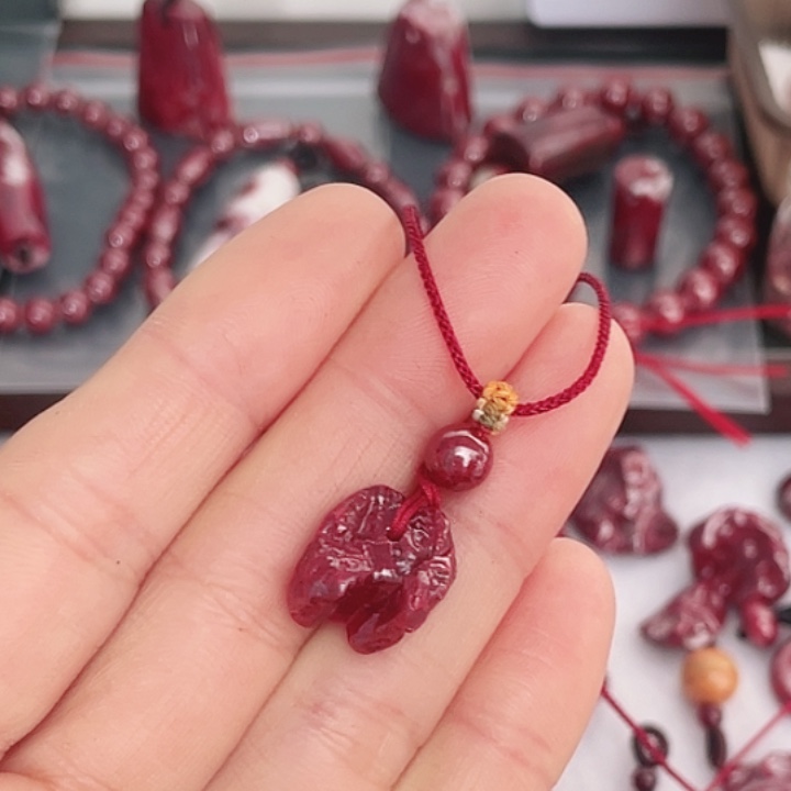 樱****天然辰砂晶体无根纱