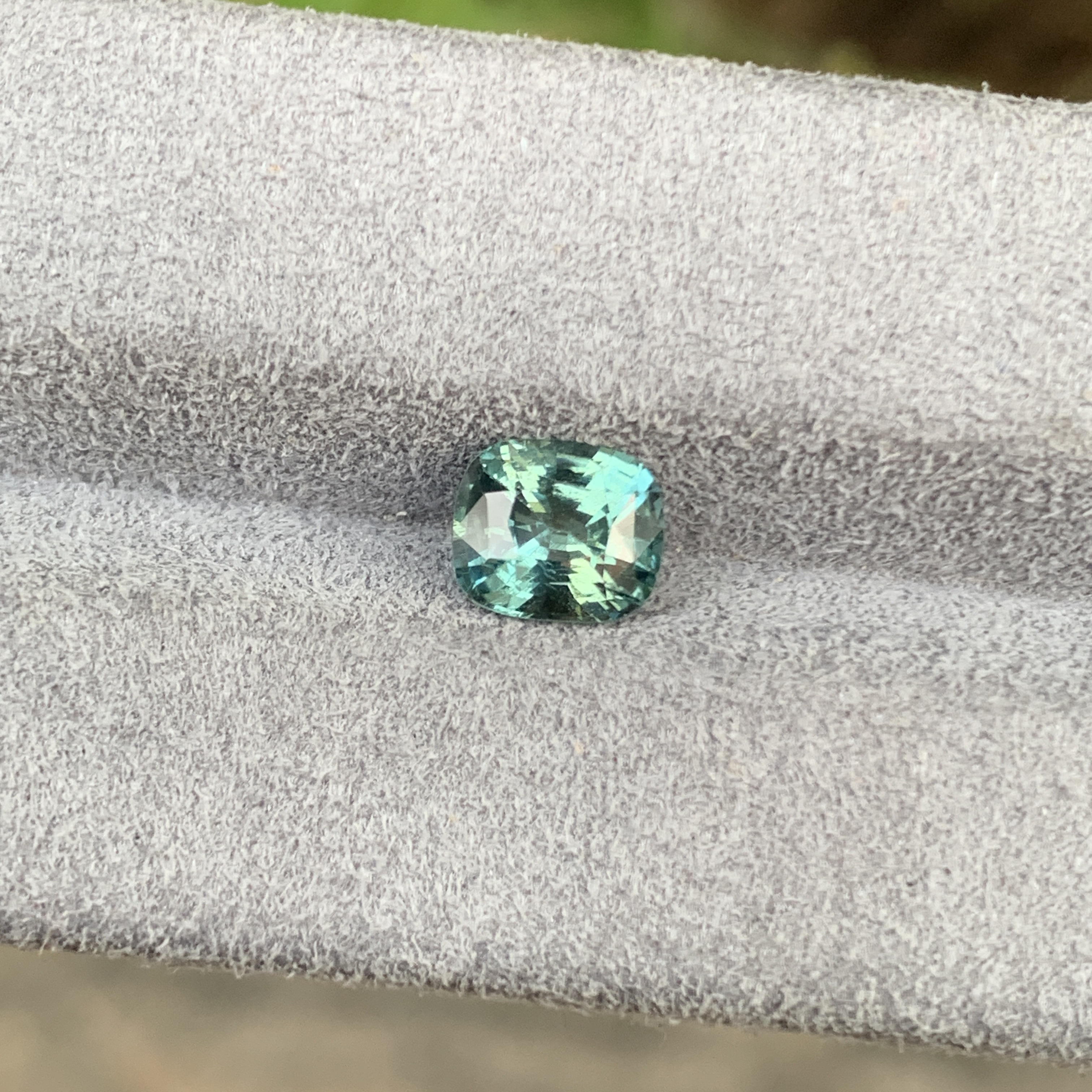 天然水鸭绿蓝宝石裸石1.6ct