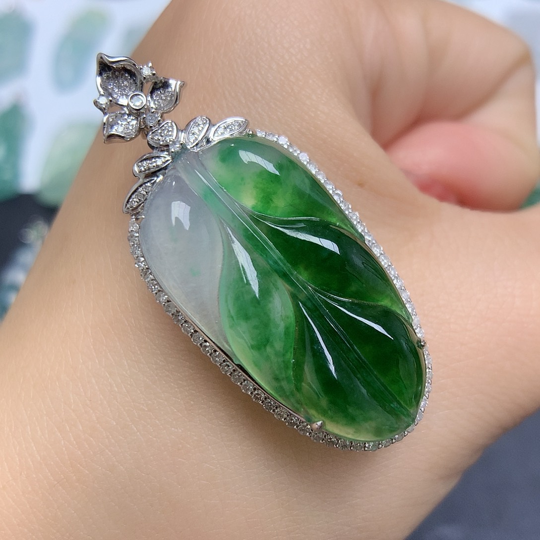 翡翠颈饰18K金镶嵌叶子