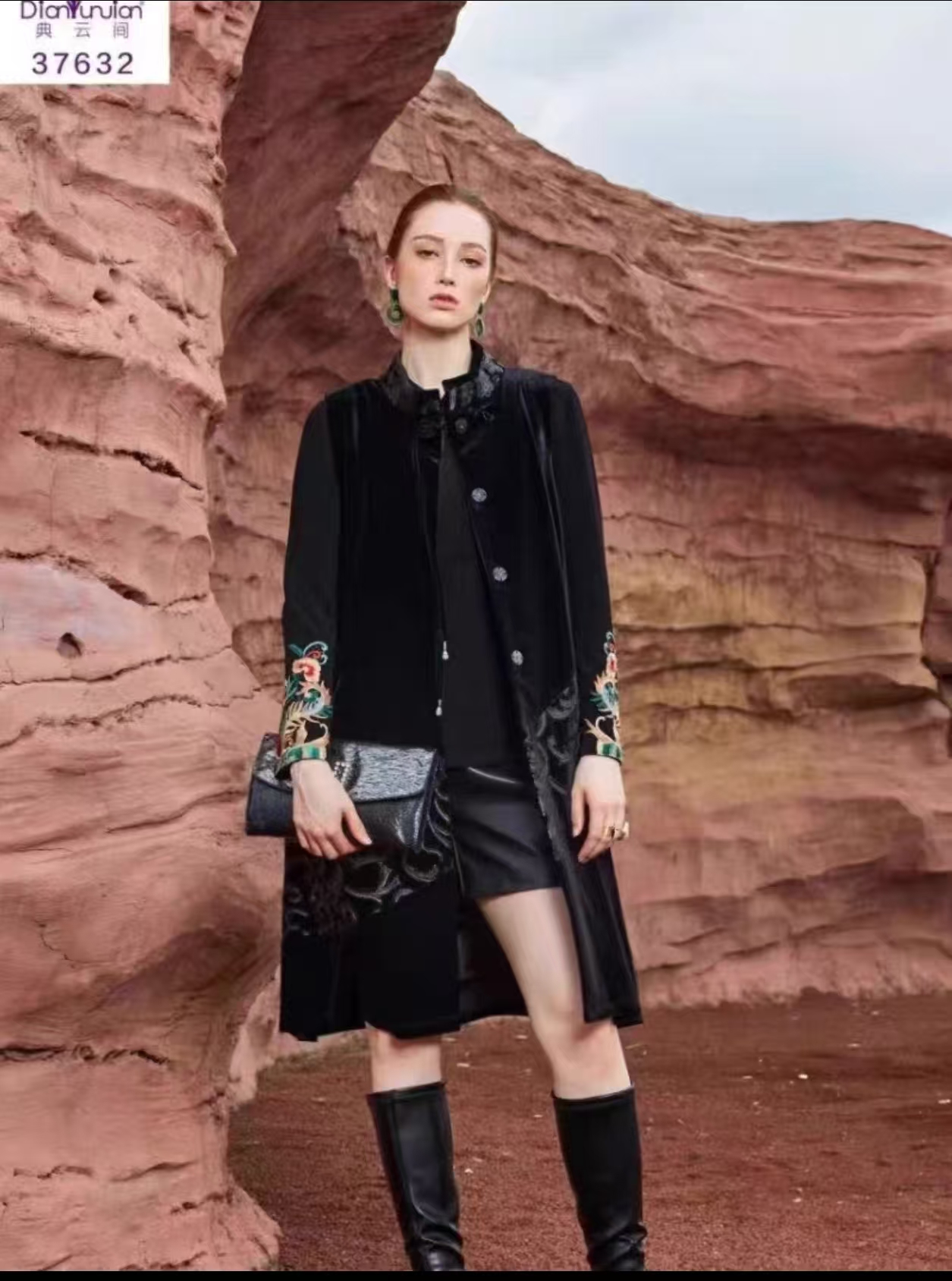 37632典云间2025秋冬特价款长款坎肩