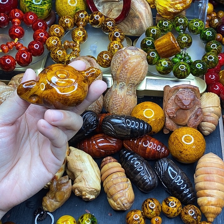 松木琥珀木文玩手串