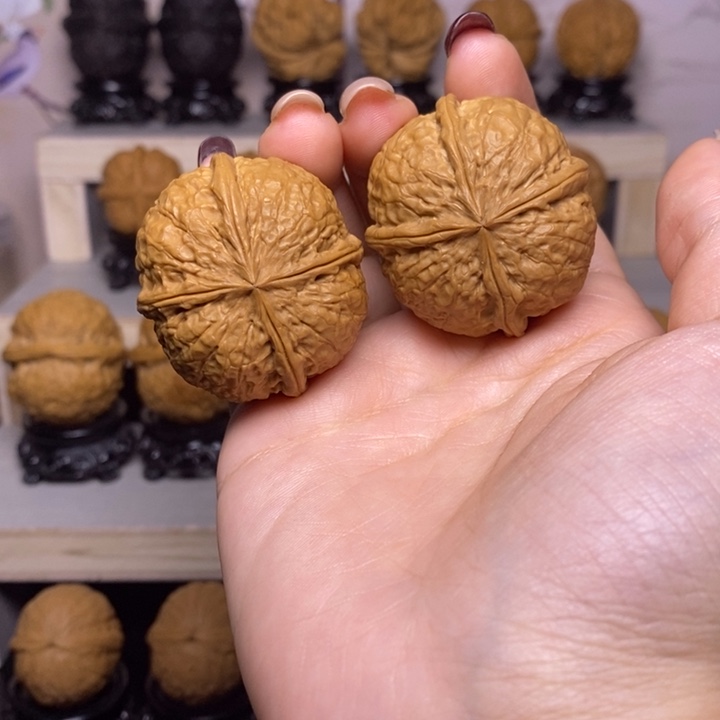 文玩核桃把件38Y—球四棱39+尺48克