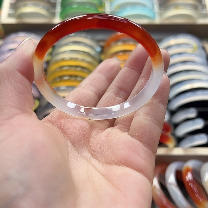 玛瑙/玉髓手镯未镶嵌