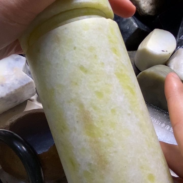 透闪石质玉未镶嵌珠宝半成品洪***虾