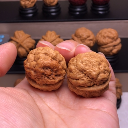 文玩核桃把件血舍利8