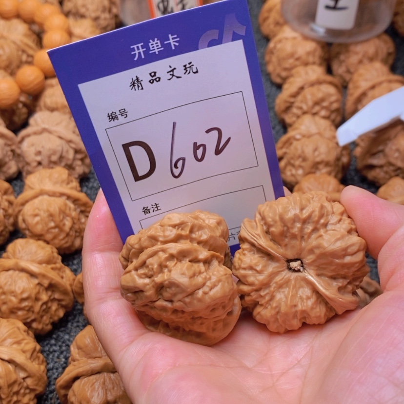 【闪购商品】桃核吊坠C****e这首单曲真的太好看