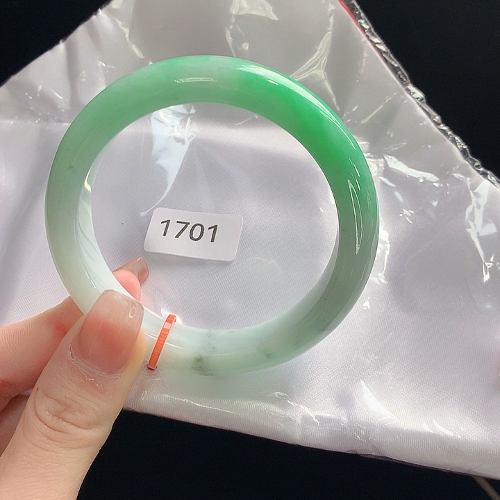 翡翠手镯未镶嵌天然翡翠手镯01