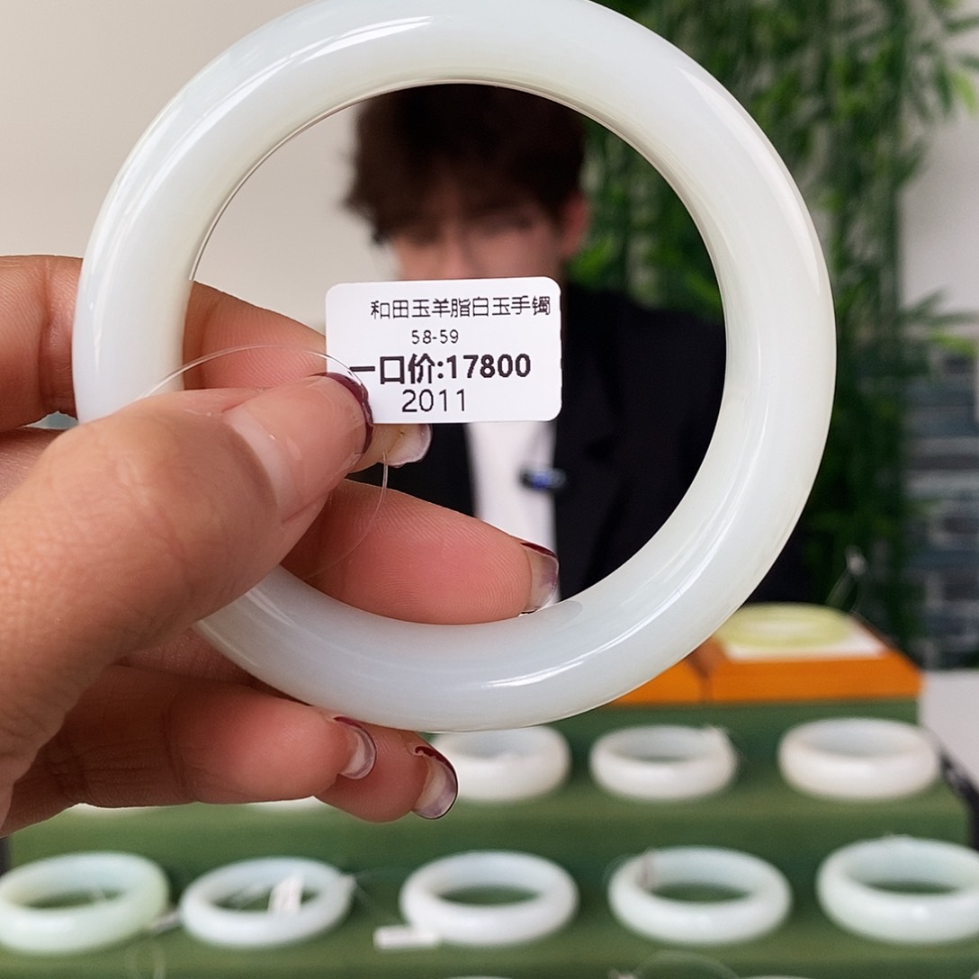 和田玉手镯未镶嵌2011