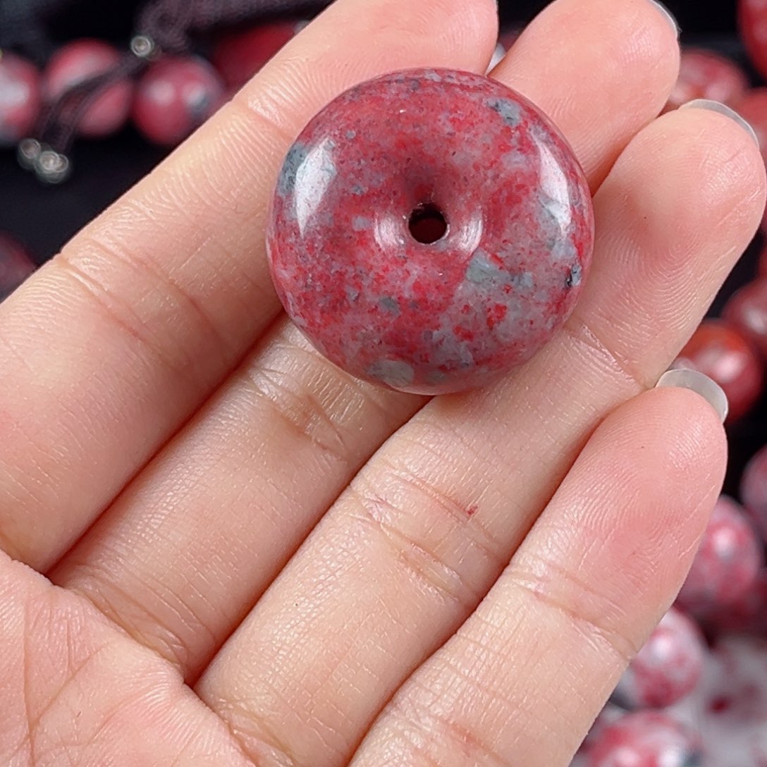 天然辰砂原石吊坠