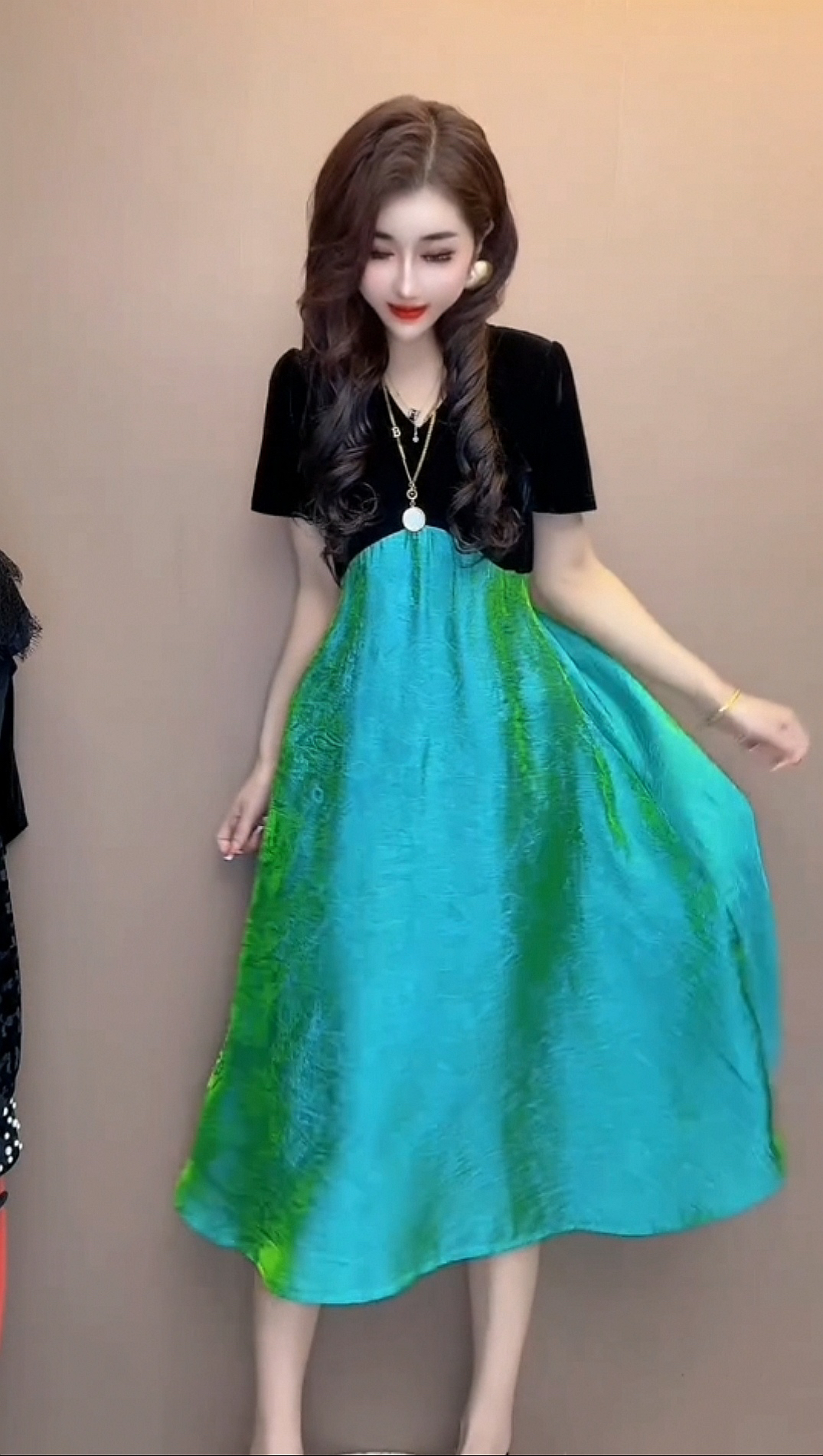 夏季新款V领短袖丝绒拼接收腰长款气质连衣裙