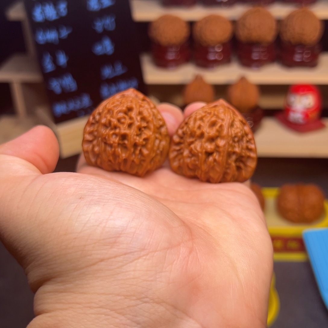 文玩核桃把件8号   三角白38尺