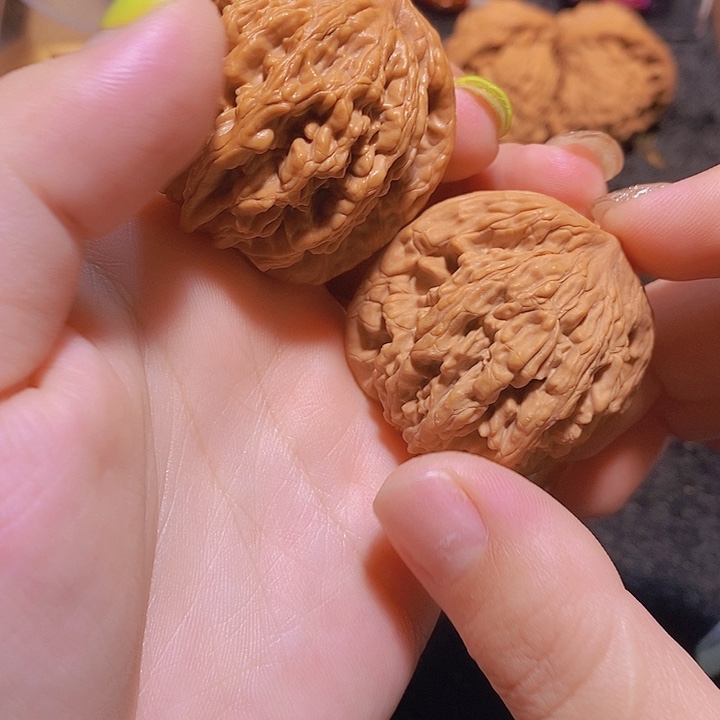 文玩核桃吊坠虎头