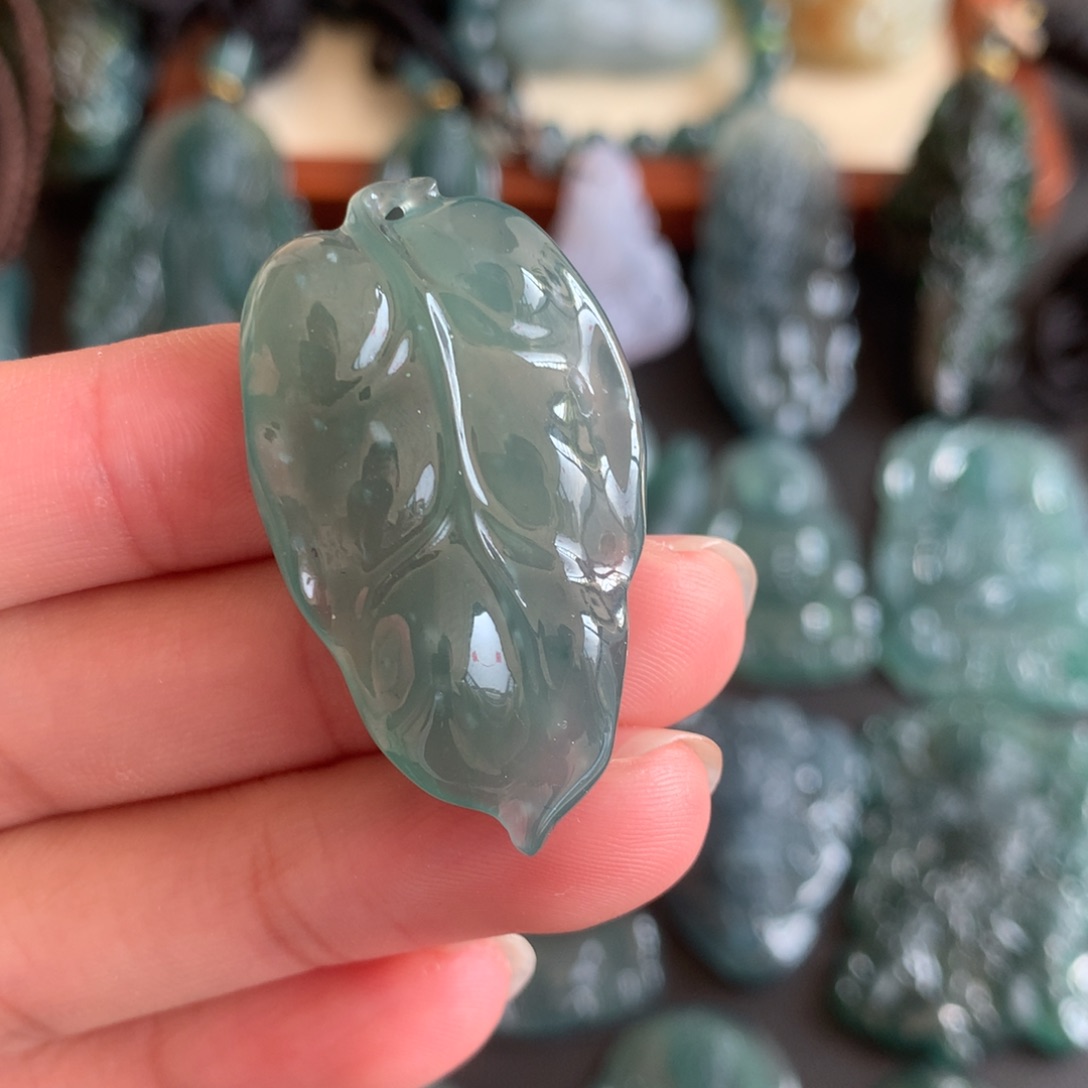 翡翠未镶嵌颈饰叶子