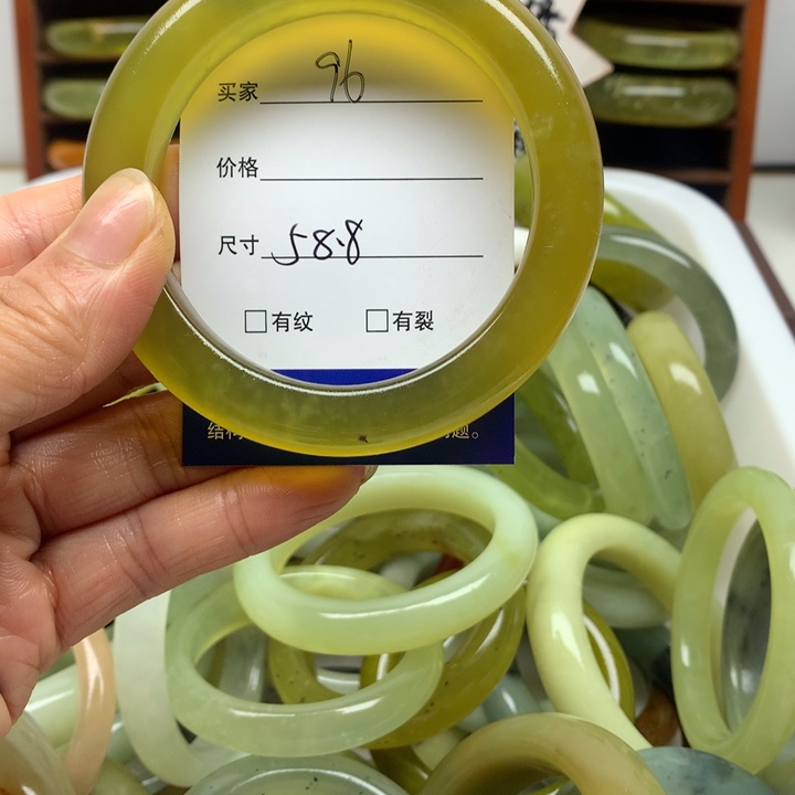 未镶嵌蛇纹石玉手镯