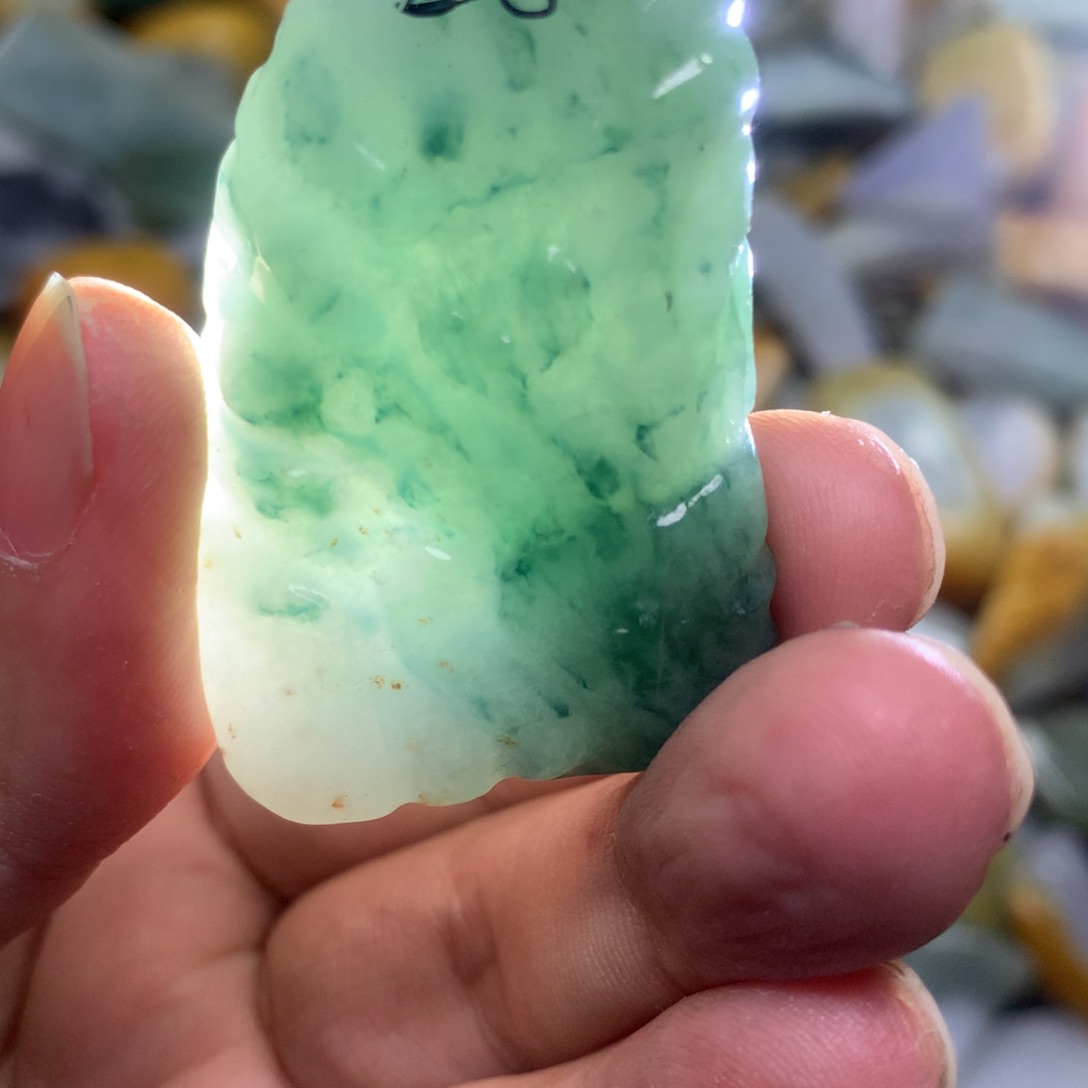 翡翠颈饰未镶嵌天然