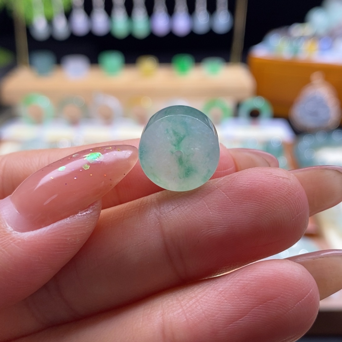 翡翠颈饰未镶嵌翡翠冰飘绿花平扣