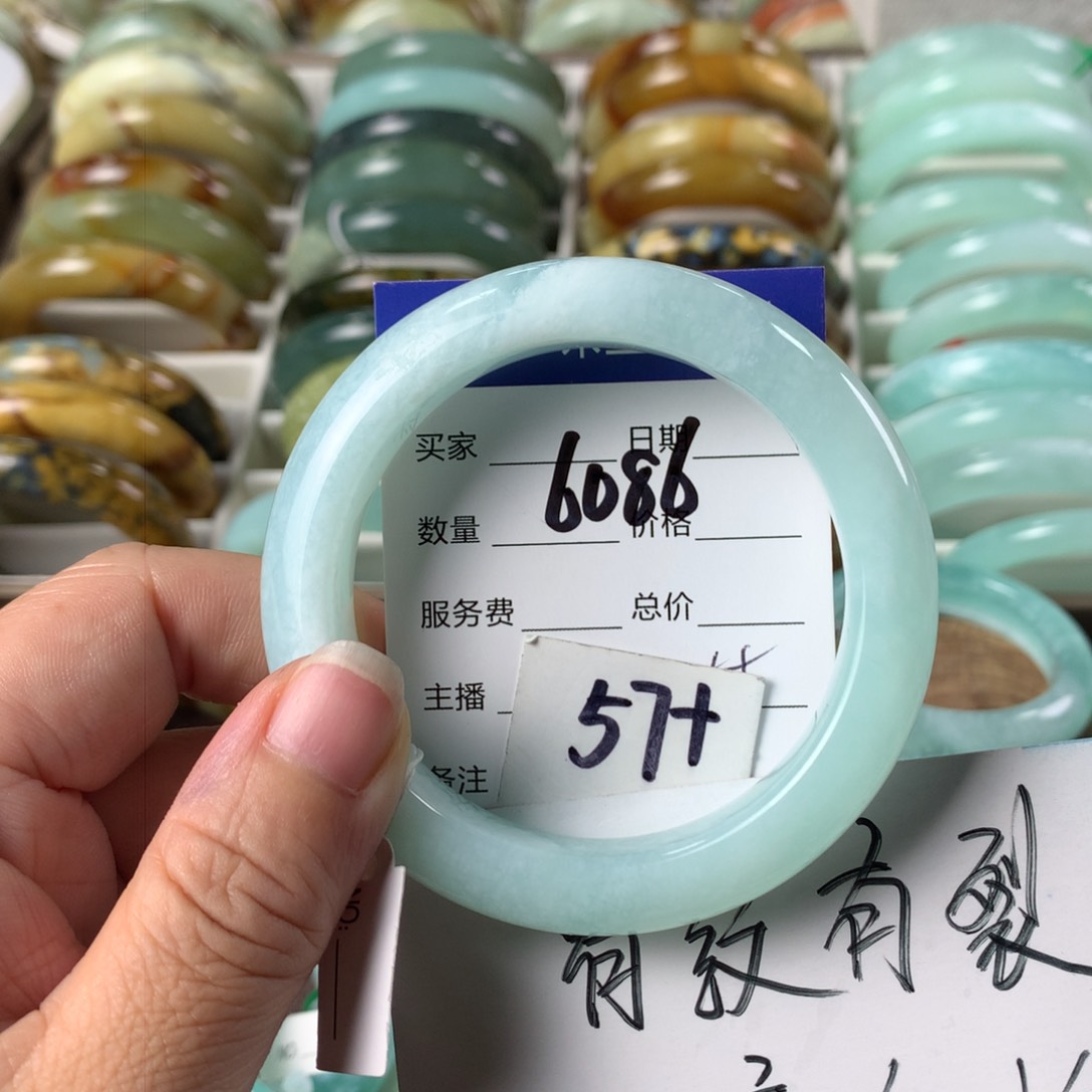 蛇纹石玉手镯未镶嵌6086 