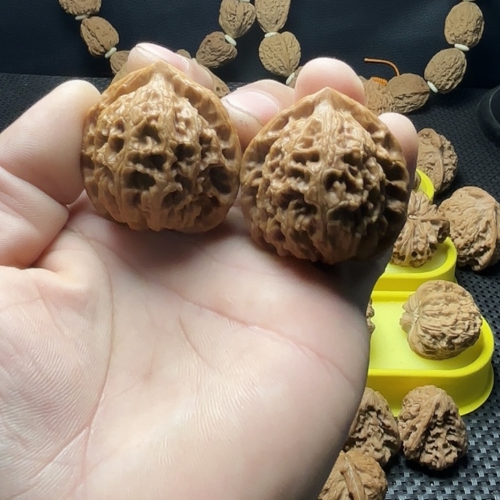 李***文玩核桃把件水龙纹40尺4