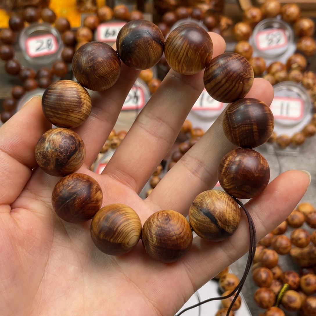 柏木（崖柏）2.0瑕疵黑油骨单条60克以上