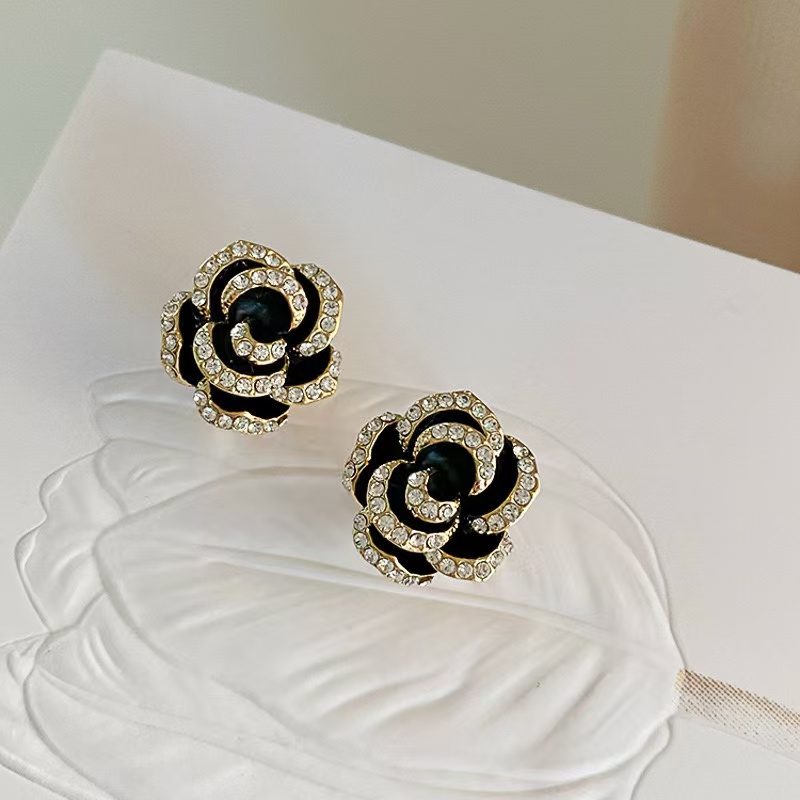 铜合金耳饰 8579小香风气质时尚简约经典黑色山茶花耳钉c-529优雅