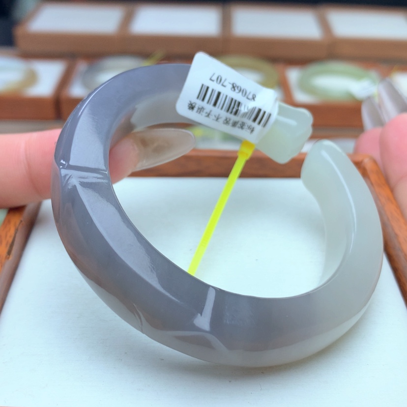 【闪购商品】和田玉手镯未镶嵌55