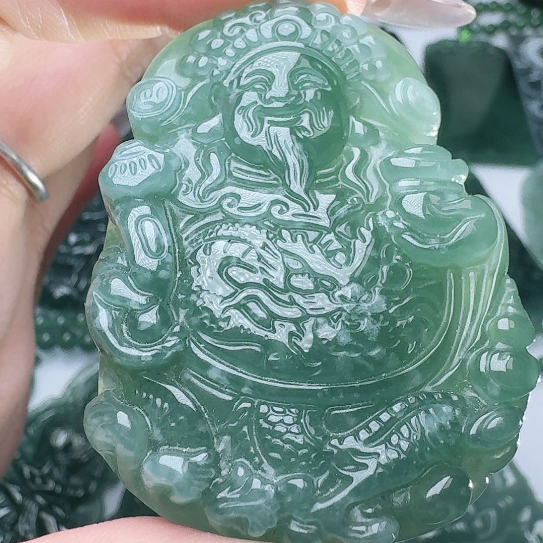 翡翠未镶嵌颈饰天然的A货翡翠多样性发其一 