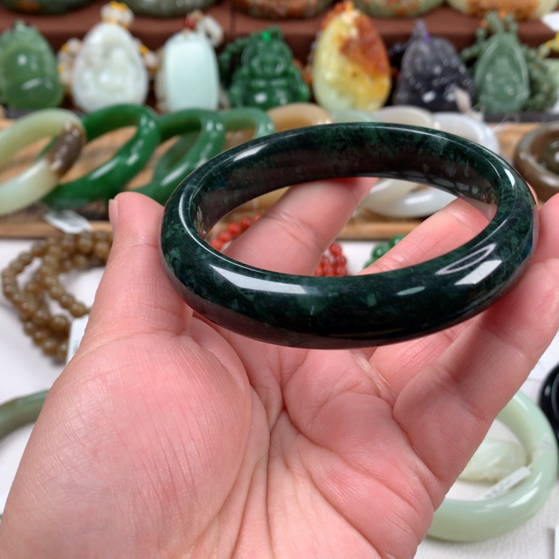 岫玉手镯未镶嵌65口径