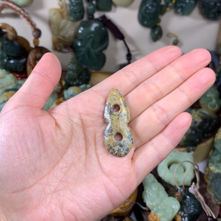 岫岩河磨玉（透闪石质玉）吊坠未镶嵌