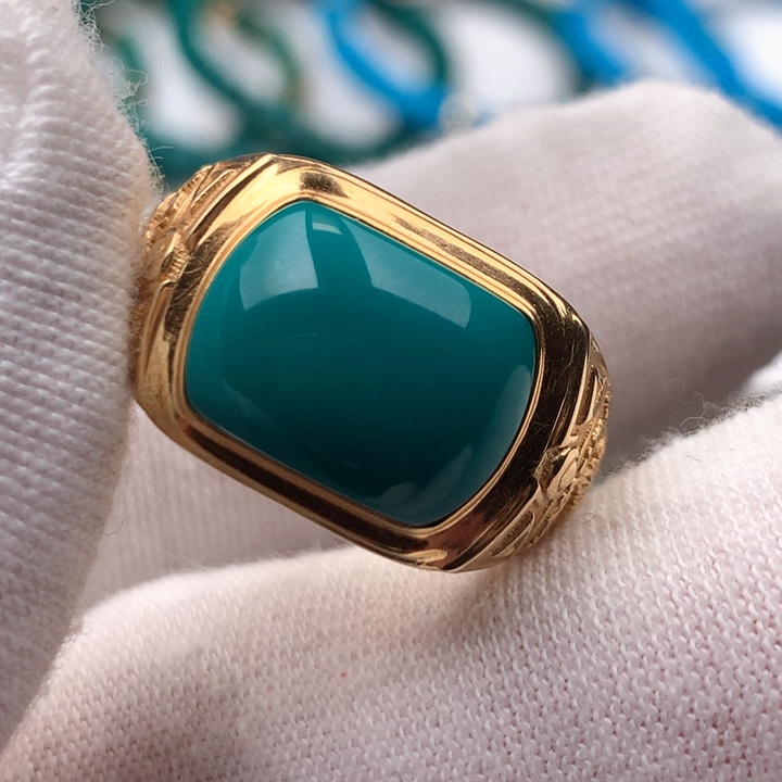 绿松石车挂18K金镶嵌