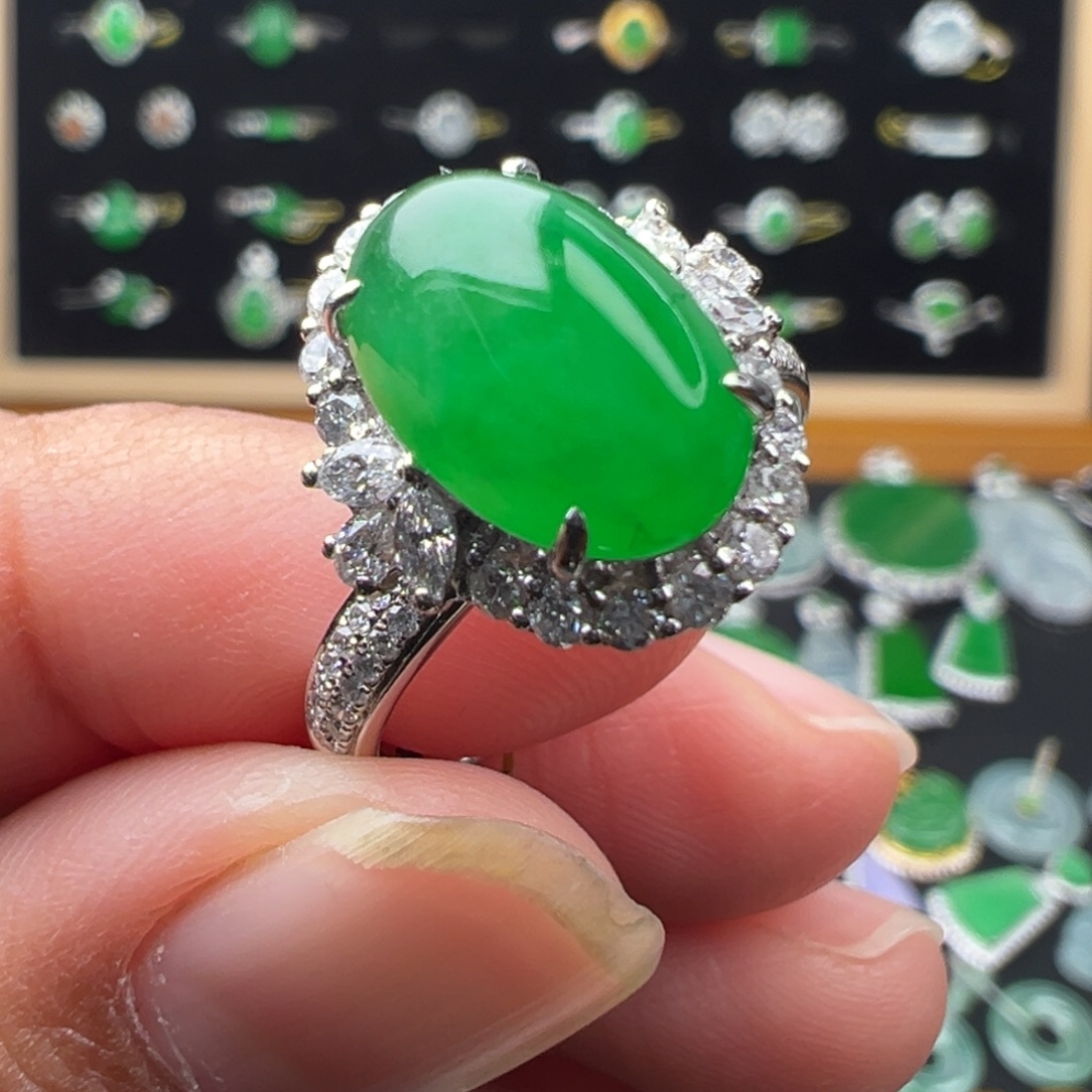 翡翠18K金镶嵌颈饰戒指