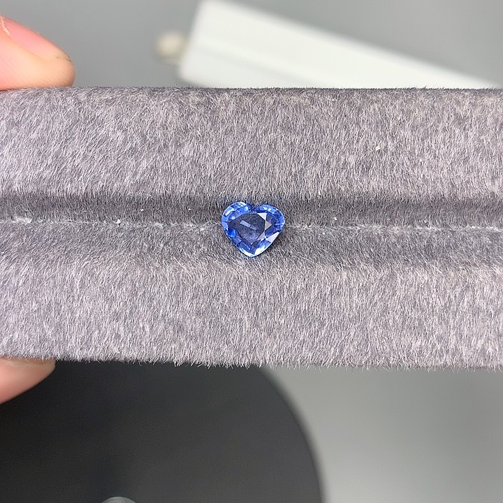 蓝宝石裸石未镶嵌矢车菊蓝宝石1.38克拉未镶嵌