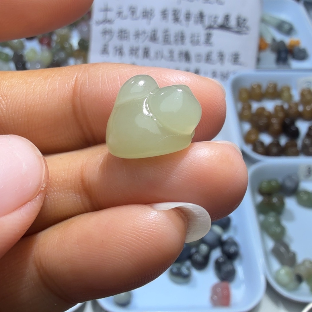 和田玉未镶嵌珠宝奇石