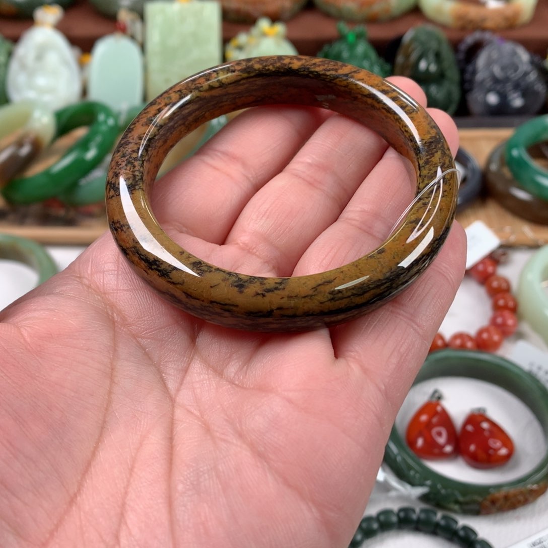 和田玉手镯未镶嵌55_56口径