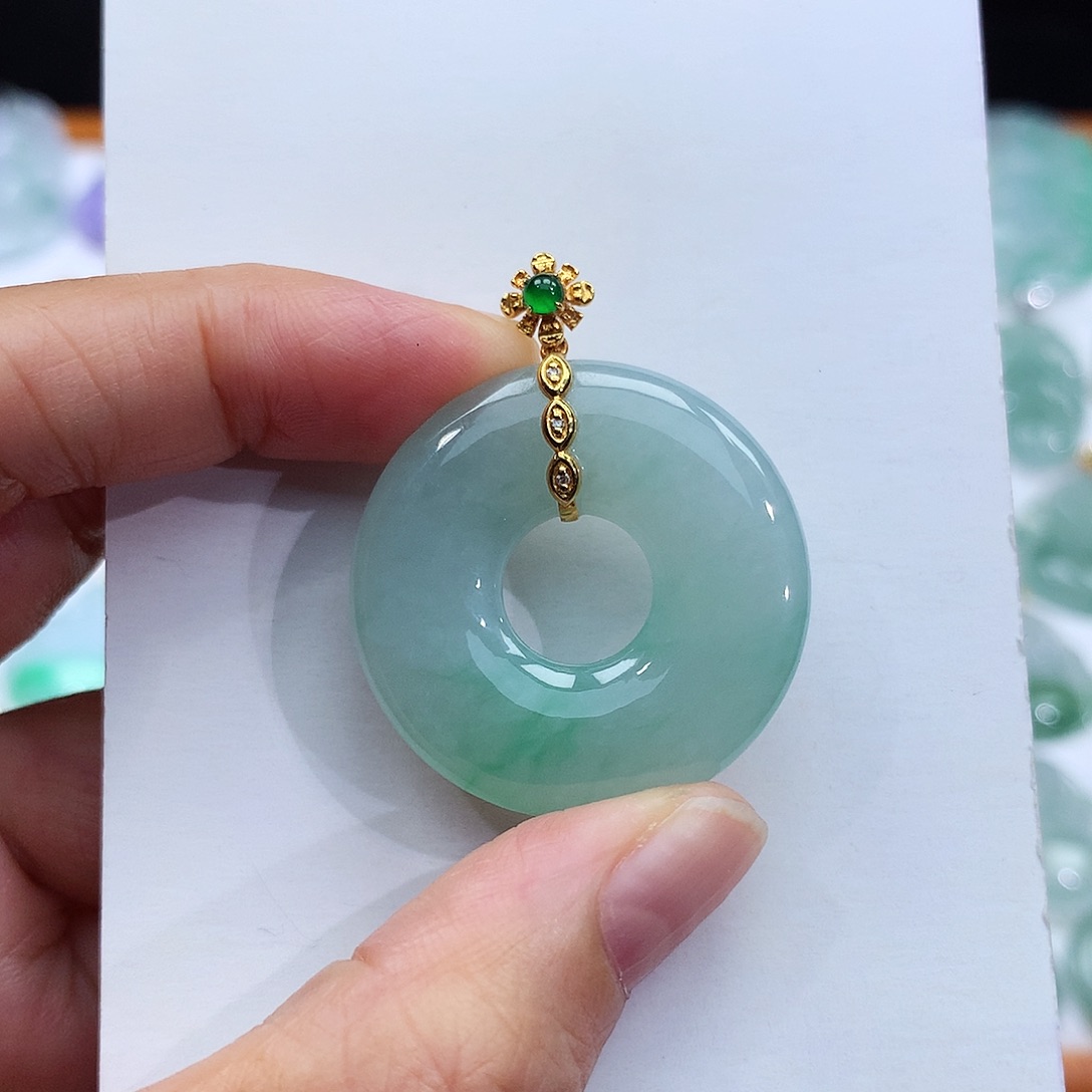 颈饰18K金镶嵌翡翠翡翠吊坠