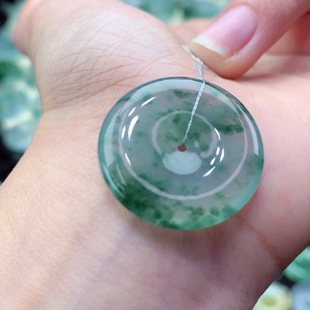 翡翠颈饰未镶嵌编号79。尺寸25.1-4.5