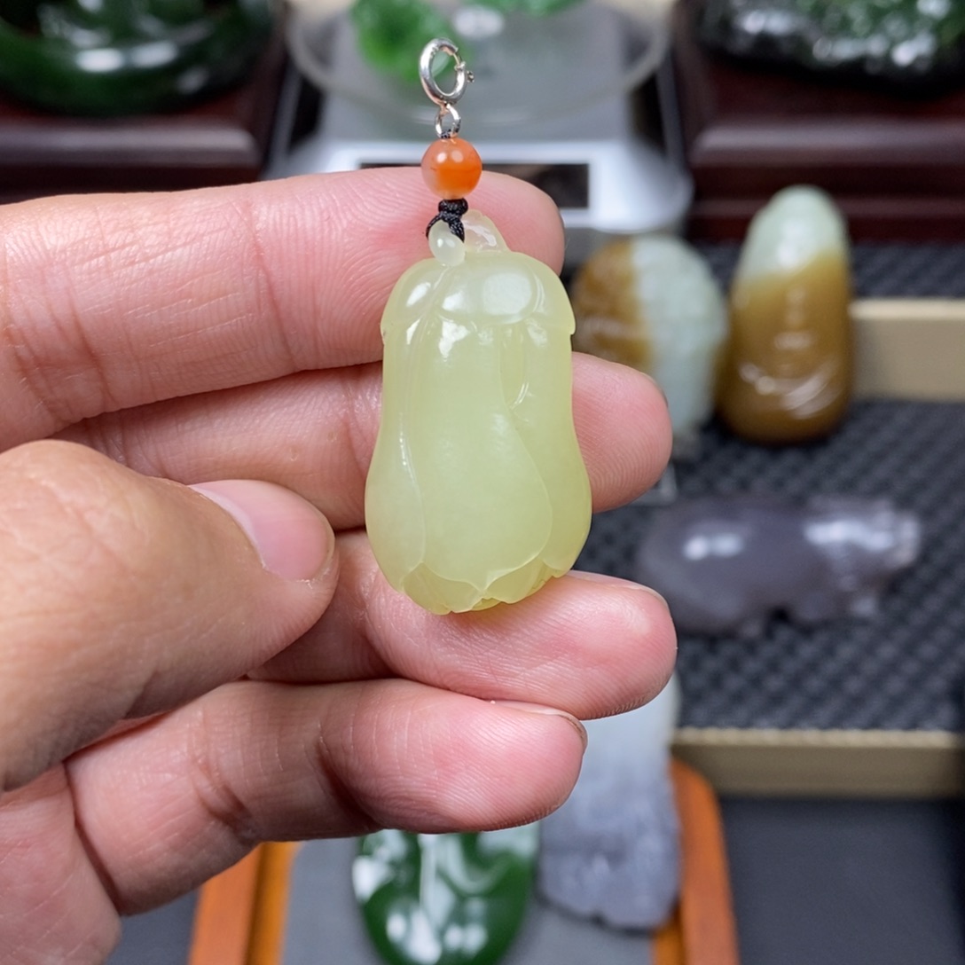 爱***鱼和田玉未镶嵌颈饰