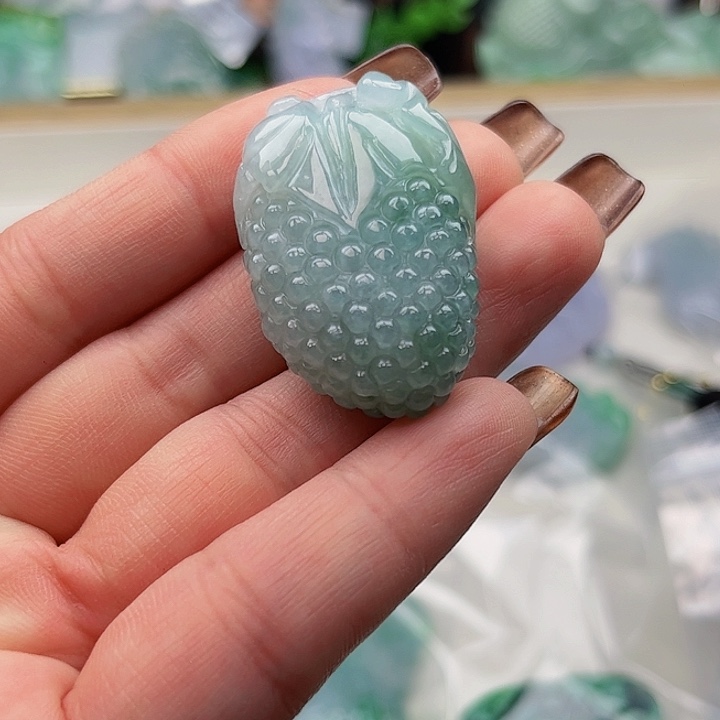 翡翠未镶嵌颈饰挂件