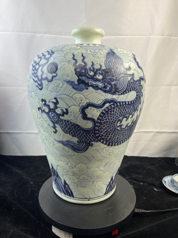 青花龙纹梅瓶、全品微失光